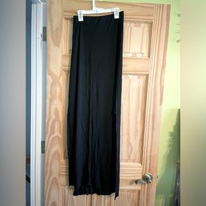 Skirt with high slits on both sides